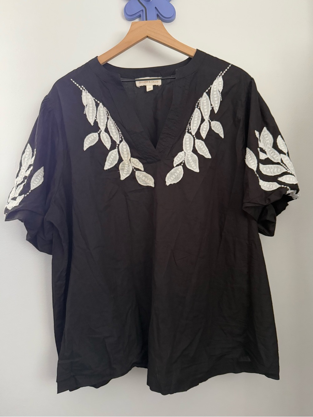 Jennifer + Grace 2X White Embroidered Black Blouse Boho Peasant Relaxed Resort